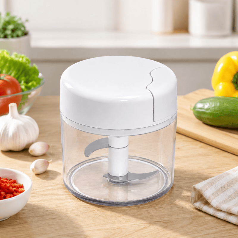 Manual pull-string vegetable chopper